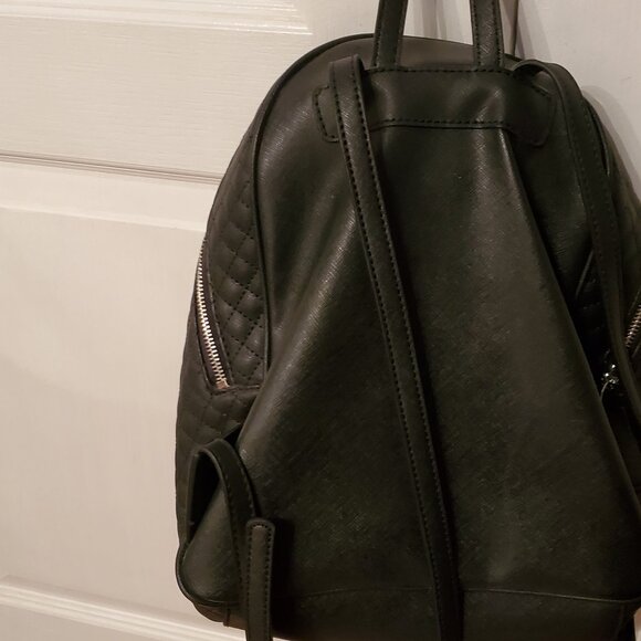 SMALL GUESS BLACK BACKPACK Quilted Sides Used 1X Faux Leather Gold Logo Lining - Picture 6 of 12
